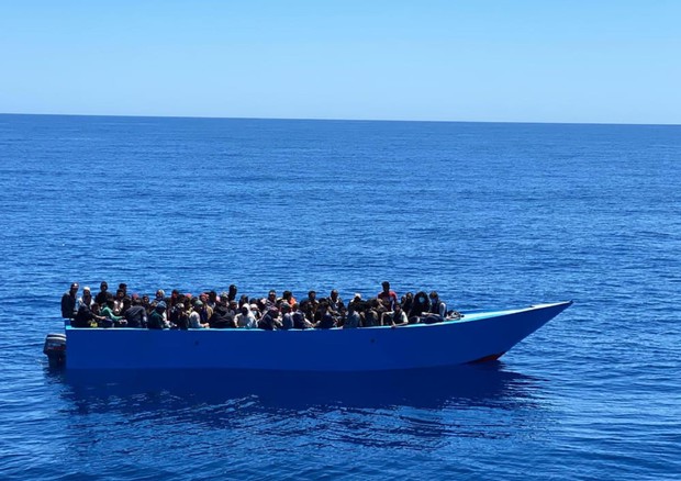 Migranti, è scontro tra Vescovi e Regione: “Egoismo non è nel dna del Piemonte”