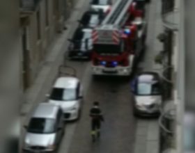 Quando parcheggiare in doppia fila o male blocca i mezzi di soccorso: il video da via Trotti ad Alessandria