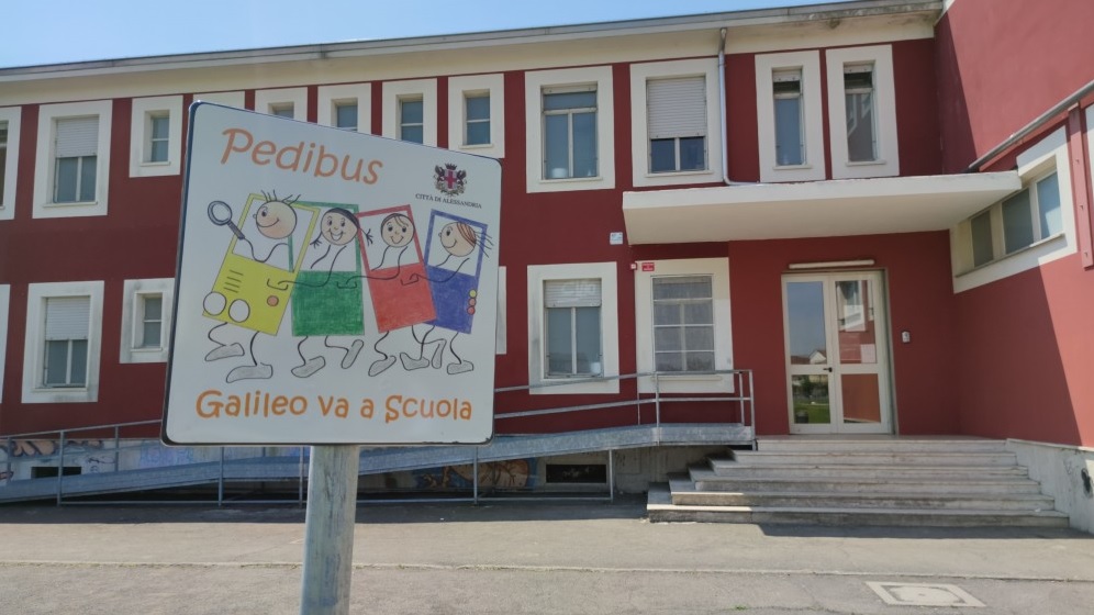 Bimbi a piedi dalla Galilei alla S. Carlo, il progetto del Comune alessandrino: “Uno scuolabus immaginario”