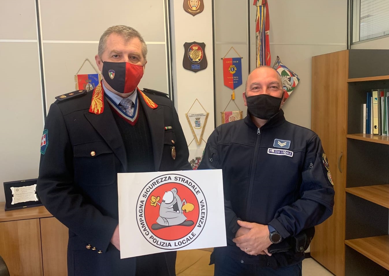 La Polizia Locale di Valenza ora è anche su Facebook, col personaggio Civic