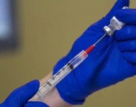 Le Regioni chiedono al Governo linee guida sulla sospensione dei sanitari non vaccinati