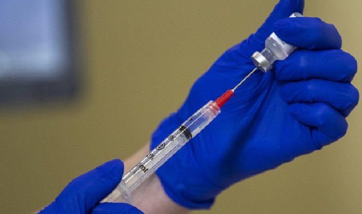 Le Regioni chiedono al Governo linee guida sulla sospensione dei sanitari non vaccinati