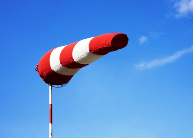 Forti raffiche di vento da oggi fino a giovedì: in pianura punte di 80 km/h