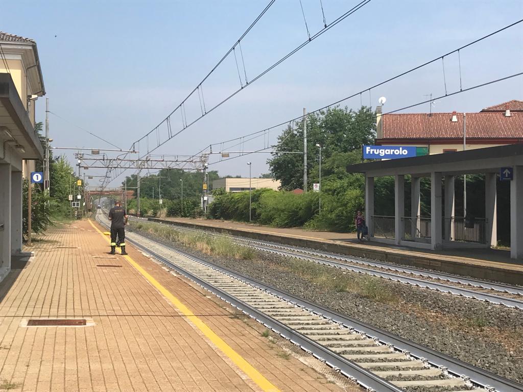 Cammina sui binari a Frugarolo: bloccato e denunciato dalla Polizia Ferroviaria