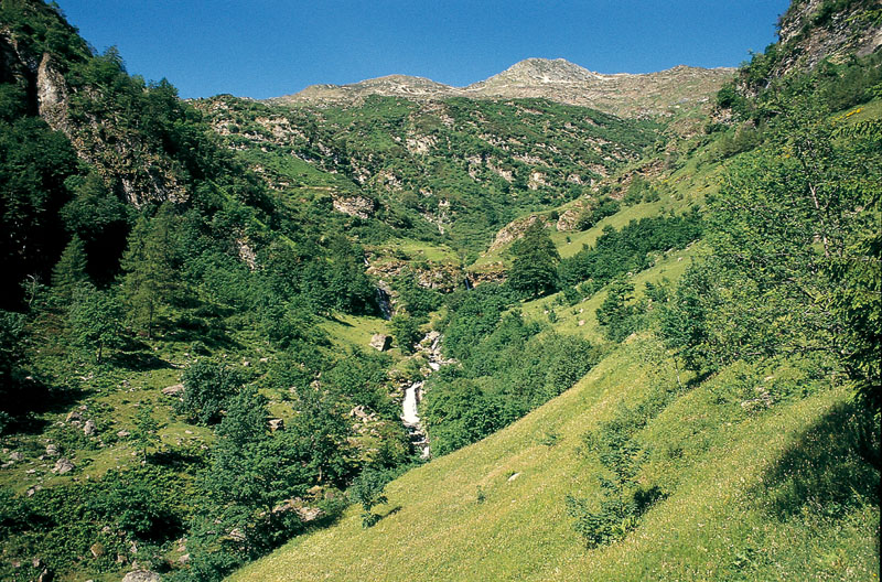 A spasso per il Piemonte: il sentiero che porta alla suggestiva Bocchetta di Rimella in Valsesia