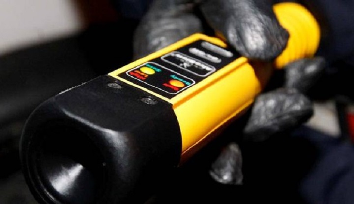 Camionista sorpreso alla guida con un tasso alcolemico elevato: denunciato dalla Polizia