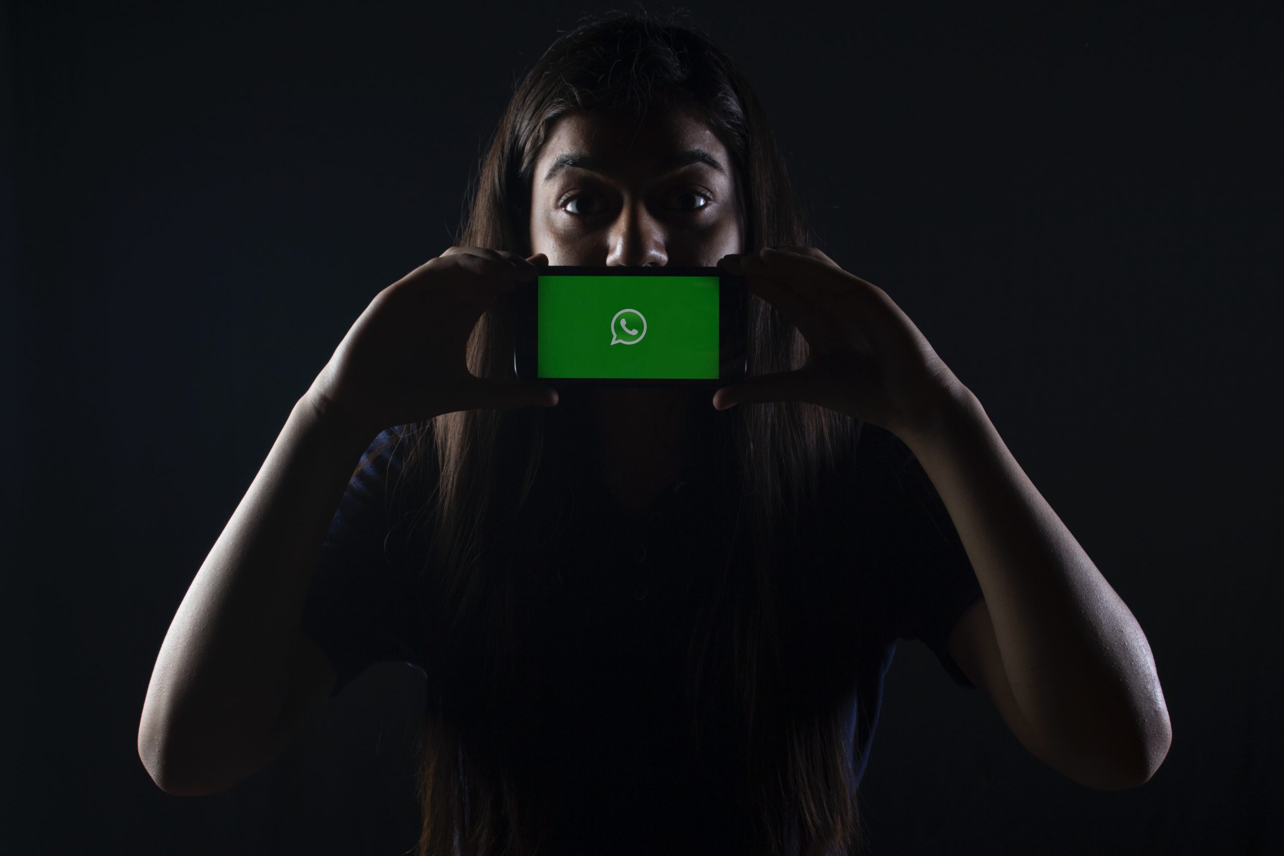 Su WhatsApp la truffa del falso Green Pass: allarme della Polizia postale