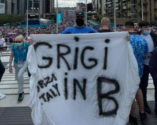 Italia campione d’Europa e lo striscione “Grigi in B” citato nella telecronaca Rai