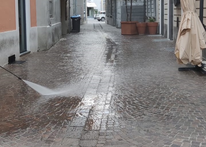 Amag Ambiente: “Sforzo straordinario per igienizzare strade e arredo urbano del centro di Alessandria”