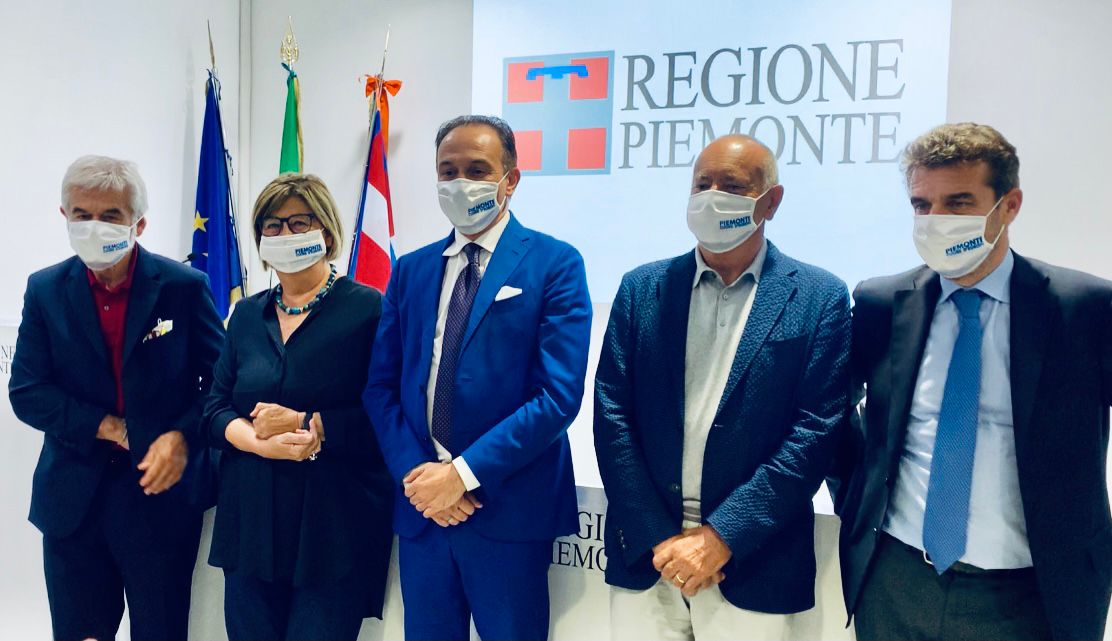 Covid, l’appello di Cirio e degli ex governatori del Piemonte: “Vaccinatevi”