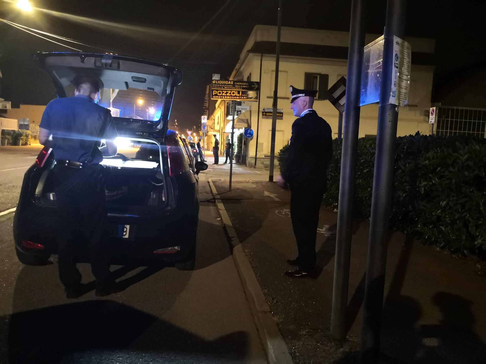 Furti ravvicinati in quattro negozi: fermati i due responsabili