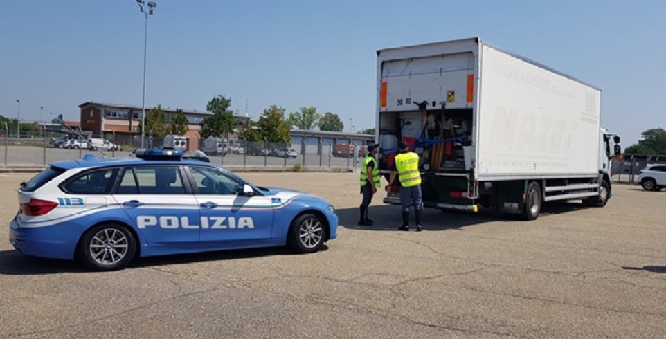 Funzionari di Polizia sui rave: “Nuove norme per contrastarli, come in Inghilterra e Francia”