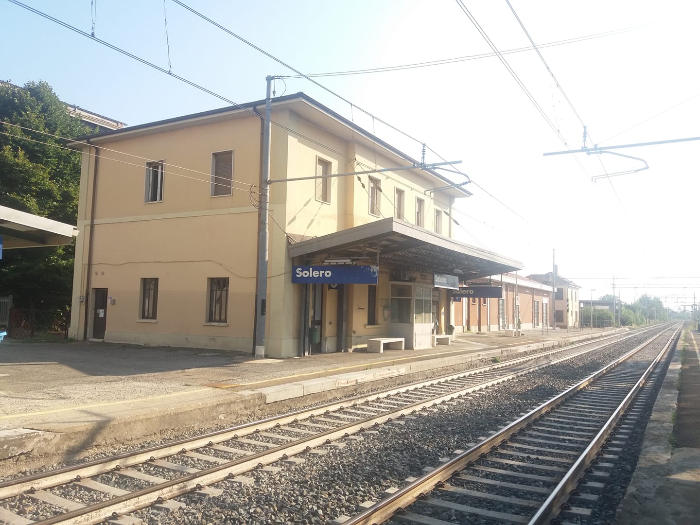 Le piccole stazioni e le storie che aspettano di salire su un nuovo treno
