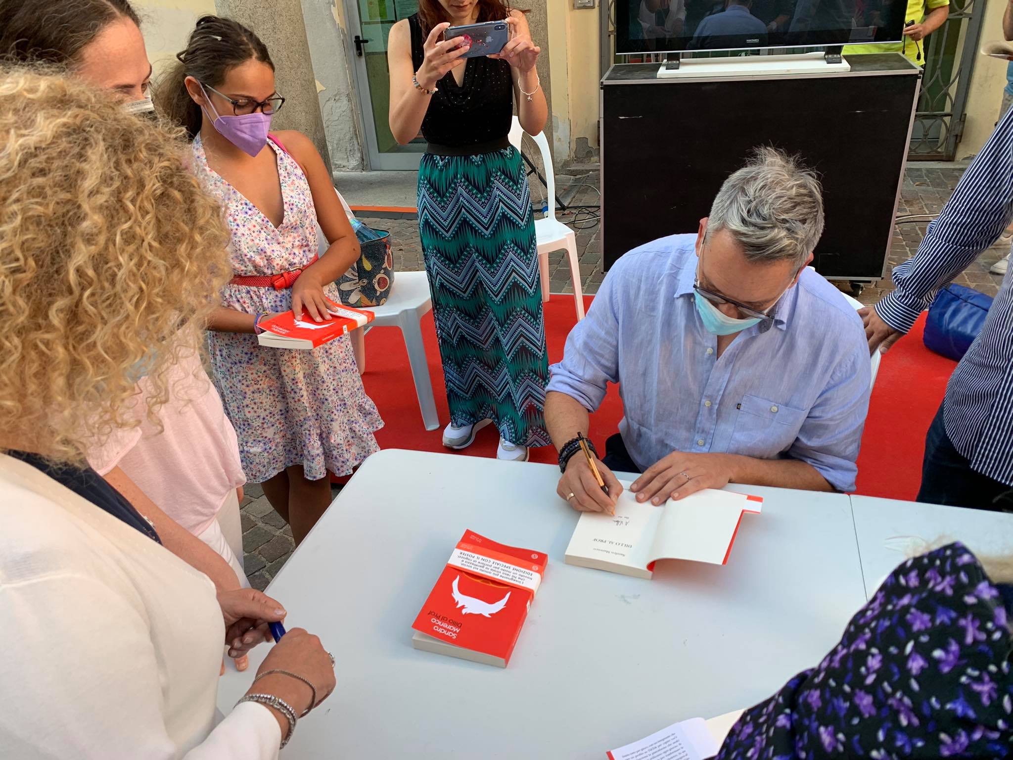 Stasera su RadioGold TV la presentazione del libro “Dillo al Prof” di Sandro Marenco