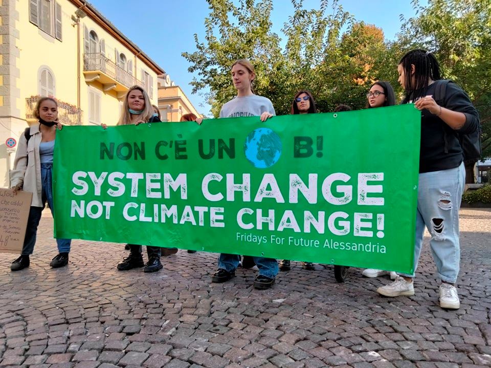Gli studenti alzano la voce: “Non c’è un pianeta B”