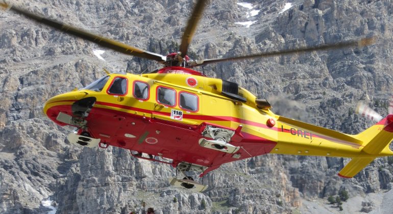 Giovane ciclista cade mentre fa downhill a Caldirola: portato con l’elisoccorso a Genova, non è grave