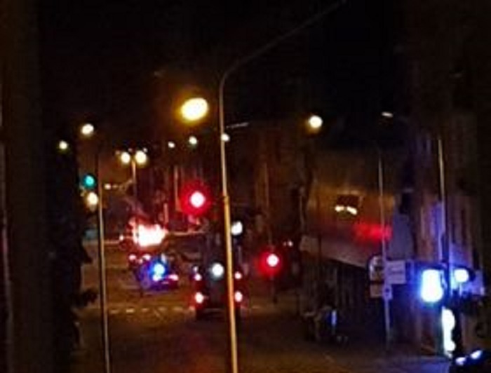 Cassonetti in fiamme e un palo pericolante in via Marengo: gli interventi dei Vigili del Fuoco