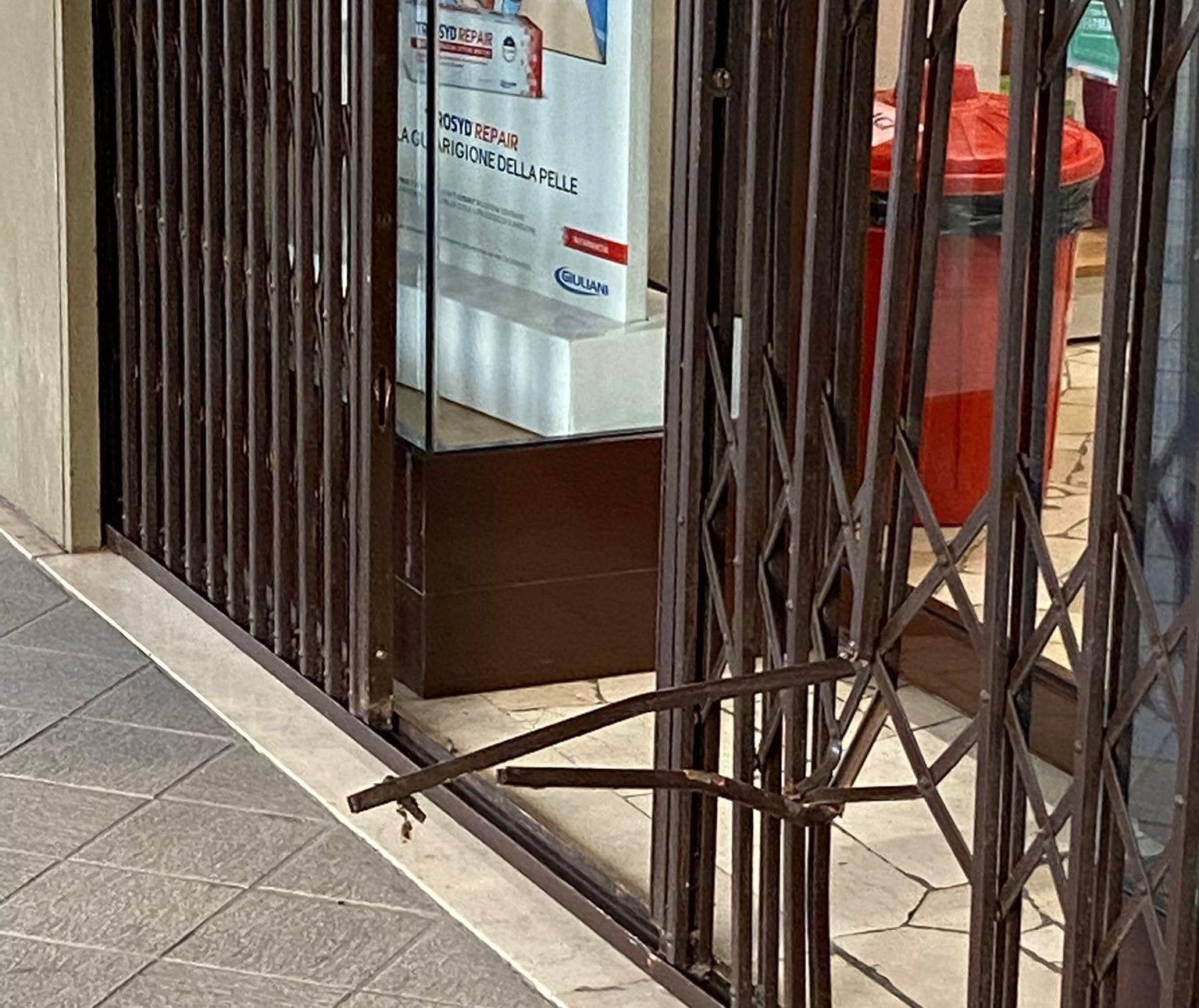 Spaccata alla farmacia comunale di Valenza nella notte
