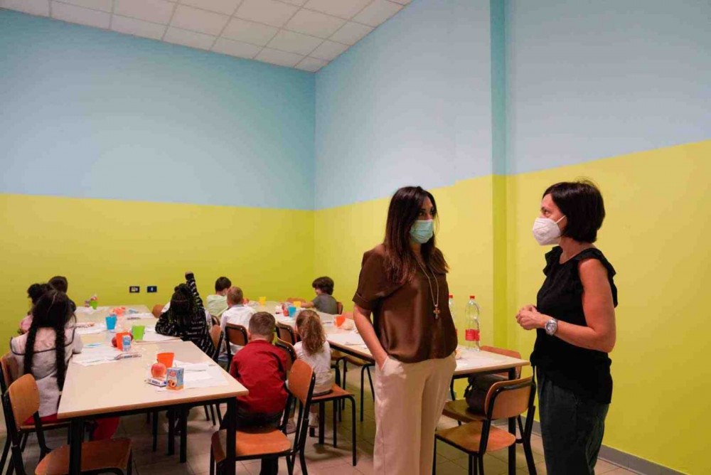 Un refettorio più colorato e luminoso alla scuola Bovio-Cavour