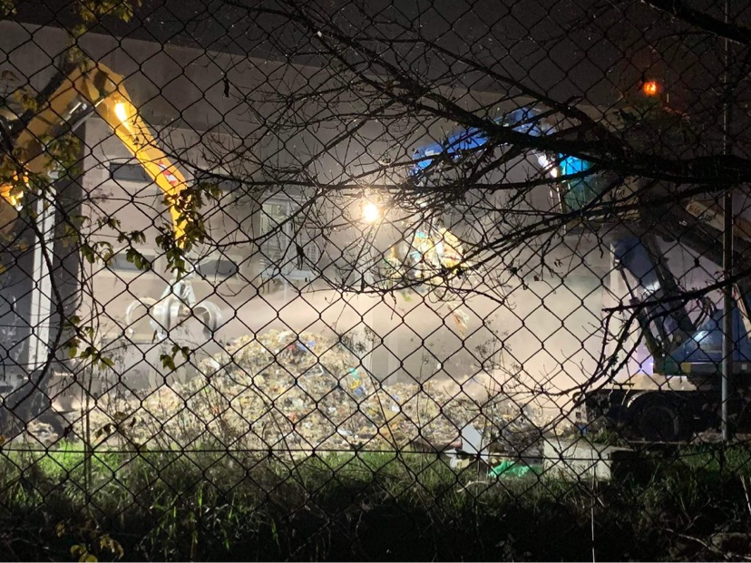 Spento l’incendio alla discarica di Castelceriolo. Si indaga sulle cause [VIDEO]