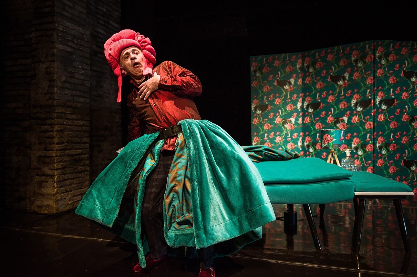 Il monologo diventa commedia. Recensione di “Tutto sua madre” al Teatro San Francesco