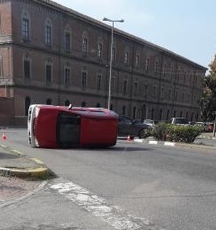 Scontro tra due auto all’altezza di piazza Valfrè ad Alessandria