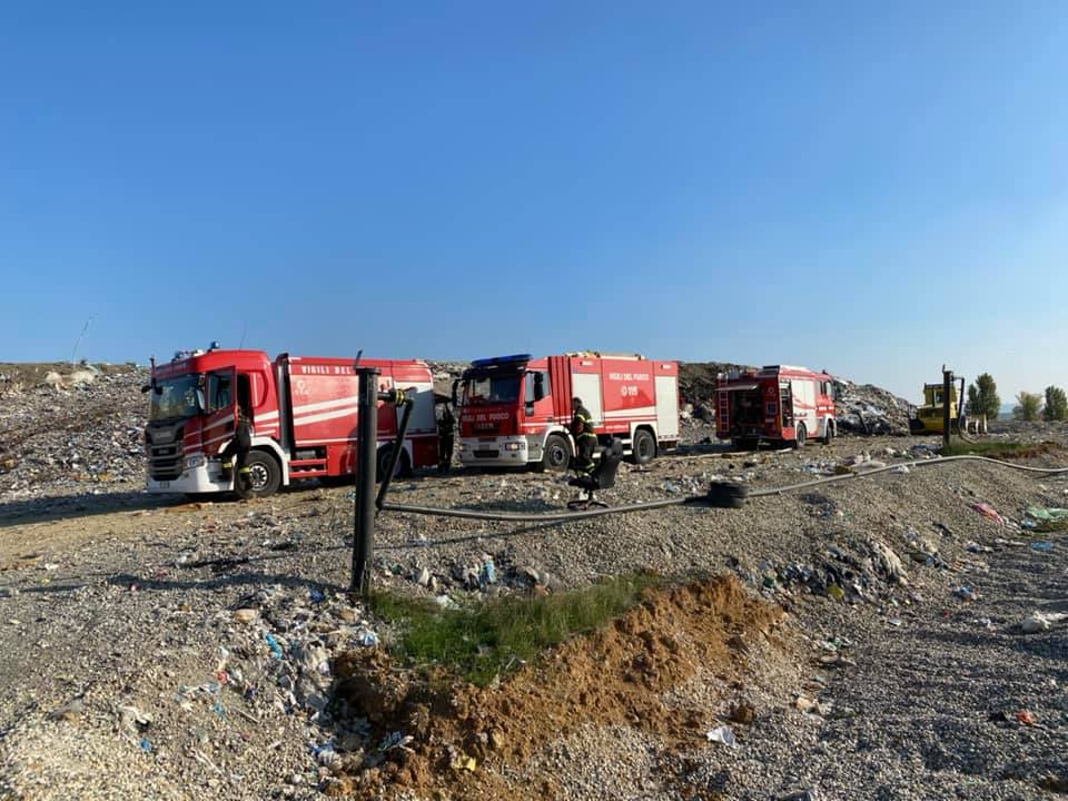 Incendio alla Discarica Bazzani di Casale Monferrato: intervengono i Vigili del Fuoco