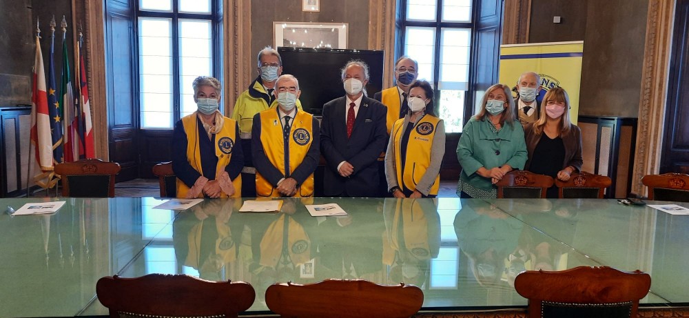Grazie ai Lions un sollevatore per persone con disabilità alla piscina Vochieri