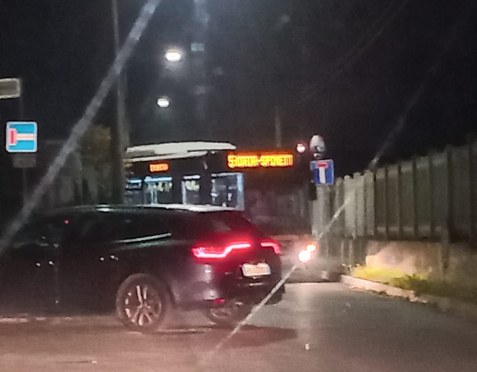 Autobus incastrato in via del Progresso a Spinetta Marengo