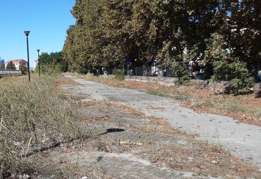 Parcheggio stazione, vicesindaco: “Poca movimentazione posti, nuovi stalli potrebbero essere a pagamento”