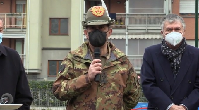 Figliuolo: “Code per i tamponi? Bisogna avere pazienza, spesso si fanno le file per il capo griffato”