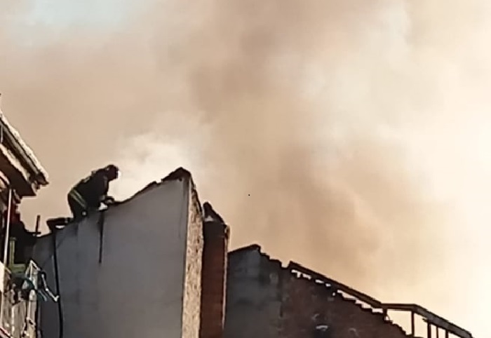 Le foto dell’incendio in piazza Turati dove è deceduta una donna