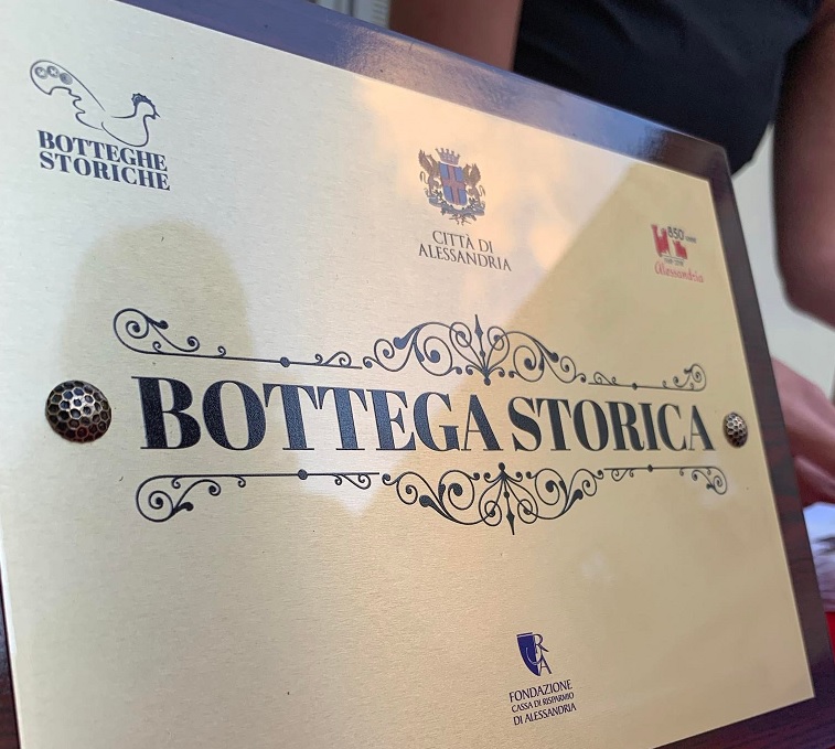 Ad Alessandria un libro e un QR code raccontano le “Botteghe storiche” della città