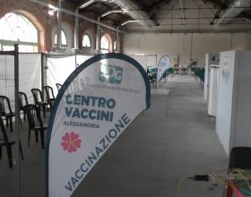 Alla Valfrè è il giorno delle 100 mila vaccinazioni: “Traguardo merito di tutti i volontari”