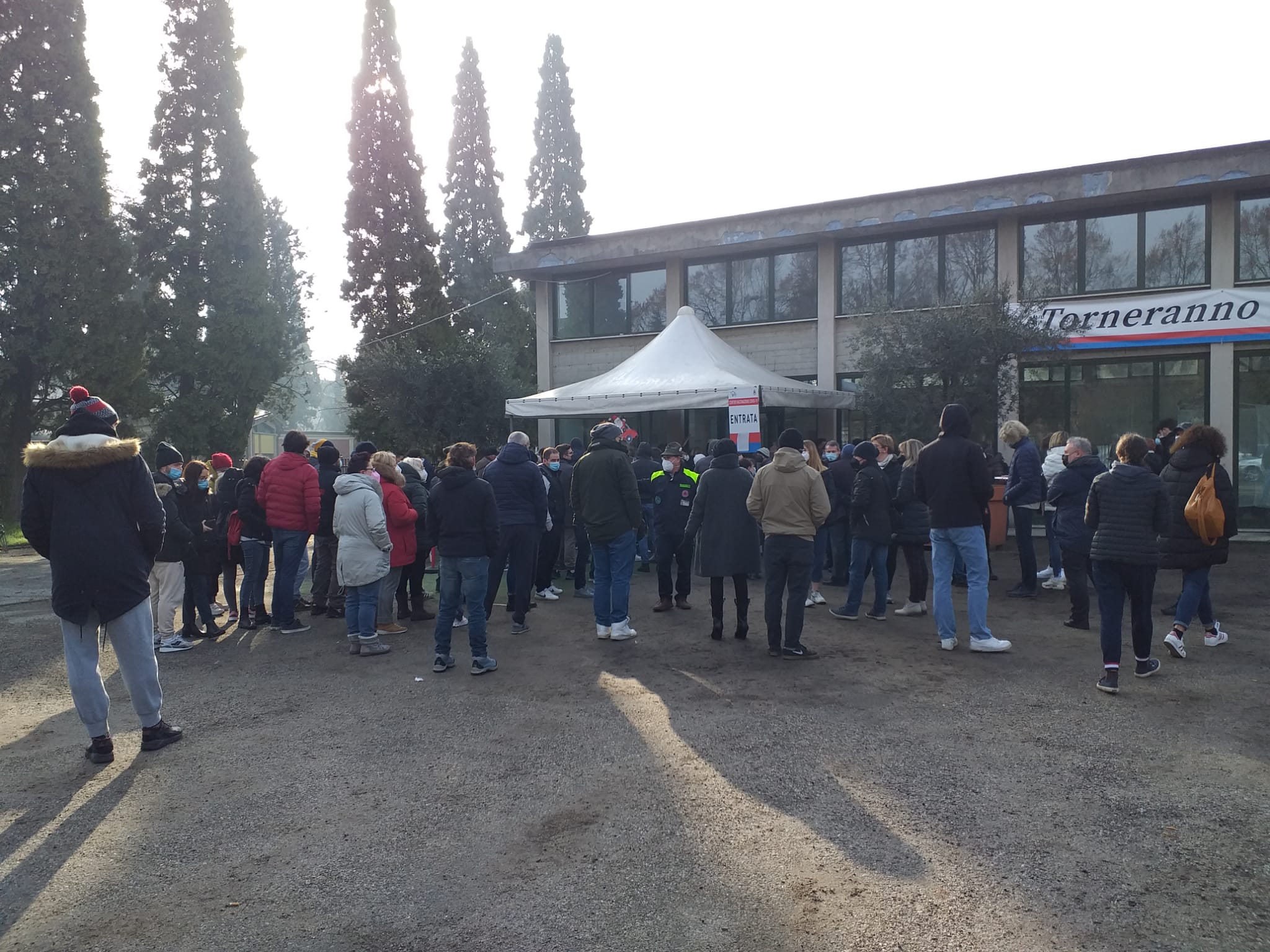 Code al centro vaccini, Pd Valenza attacca il sindaco: “Ha fatto tutto il possibile per evitarle?”