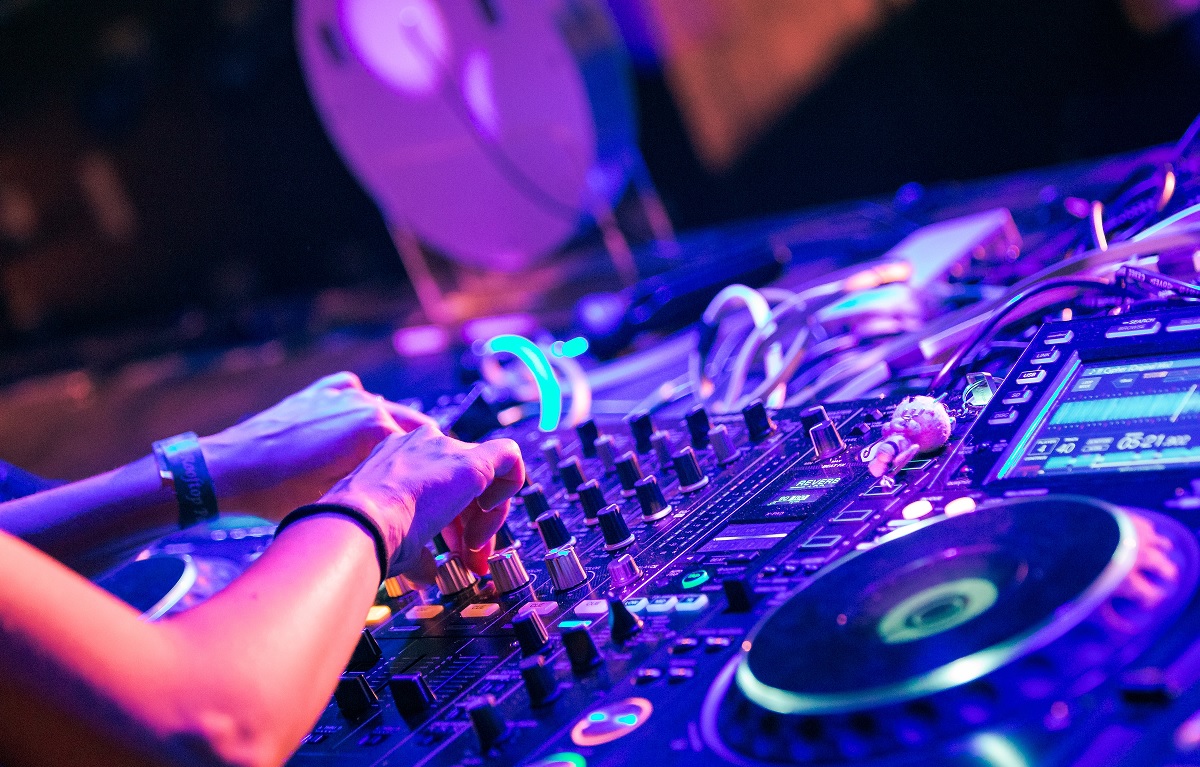 Decreto festività cancella anche il Capodanno nelle discoteche: “Il nostro settore di nuovo calpestato”