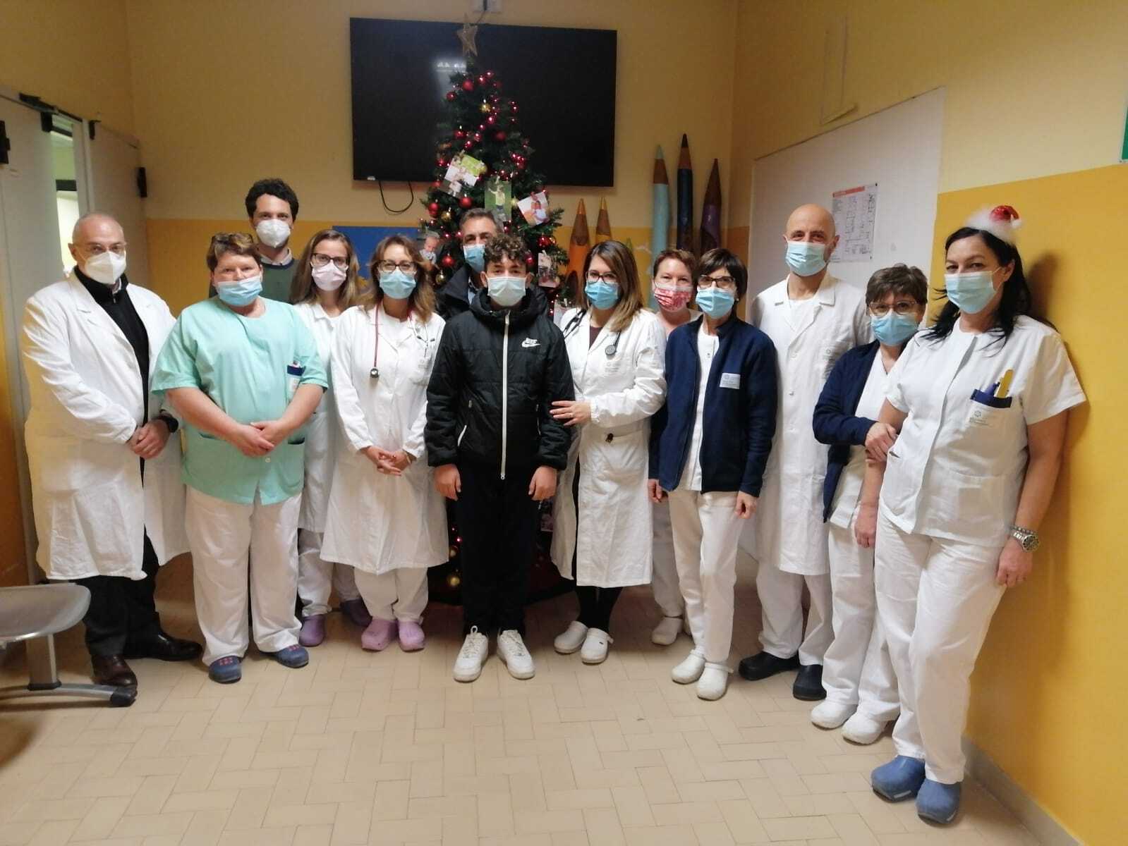 Un albero di Natale speciale alla Cardiologia Pediatrica di Alessandria grazie ai sorrisi dei bimbi