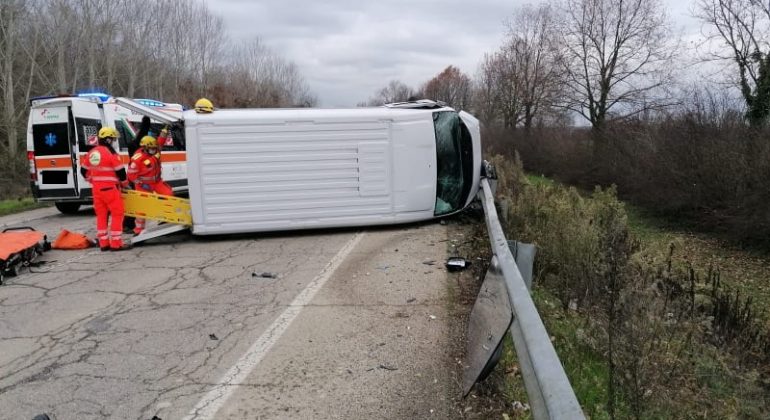 Incidente mortale lungo la Sp 494 a Valenza: strada bloccata in entrambe le direzioni