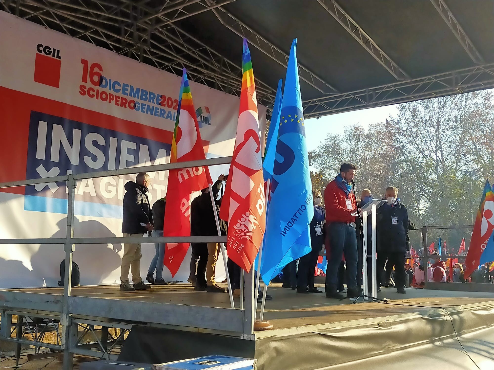 Sciopero a Milano: le foto della manifestazione di Cgil e Uil