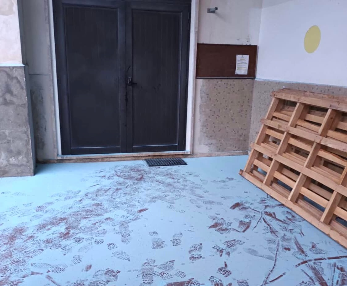 Atto vandalico alla scuola di Solero: rubato e svuotato l’estintore