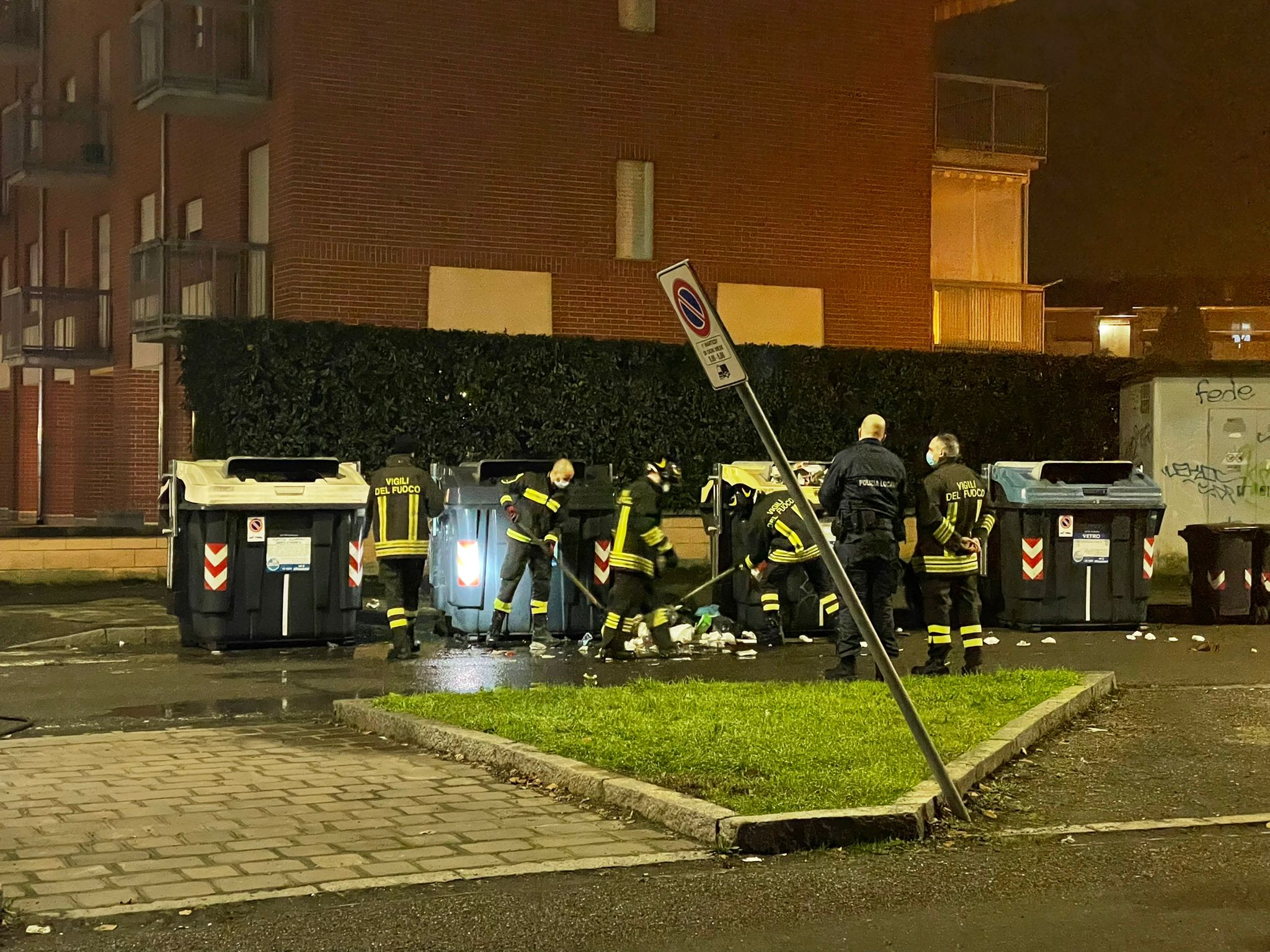 A fuoco un altro cassonetto: è successo al quartiere Cristo