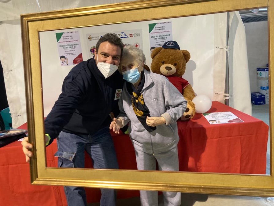 Anche Amalia, di 101 anni, all’ex caserma Valfrè di Alessandria per vaccinarsi contro il covid