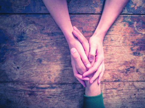 Lo sdegno di tanti per l’aggressione alla 13enne e l’appello di Vanessa: “Sei più forte di loro”