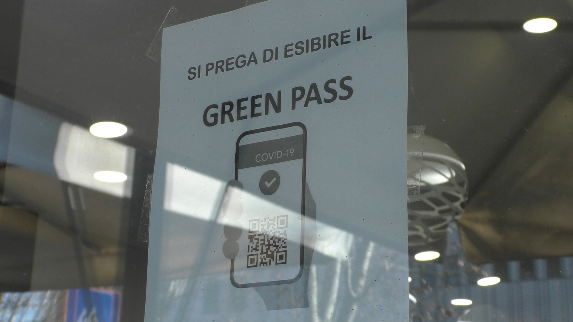 Covid: che cosa cambia da oggi tra mascherine, Green Pass e smart working