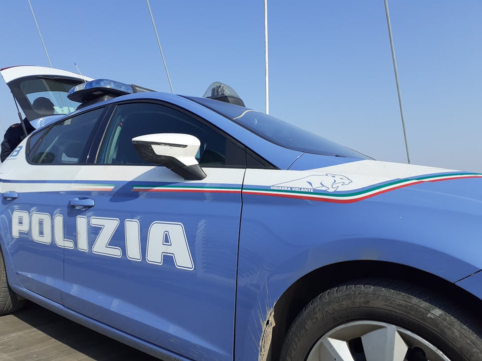 Cerca di gettarsi dal Ponte Meier: salvato da due passanti