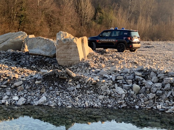 Lavori nell’alveo del torrente senza autorizzazione. Scatta la sanzione