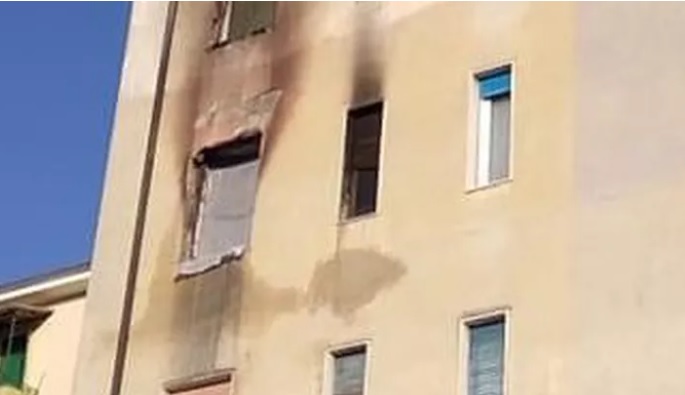 Incendio causa ingenti danni alla casa della mamma. Il figlio chiede aiuto alla rete per affrontare le spese