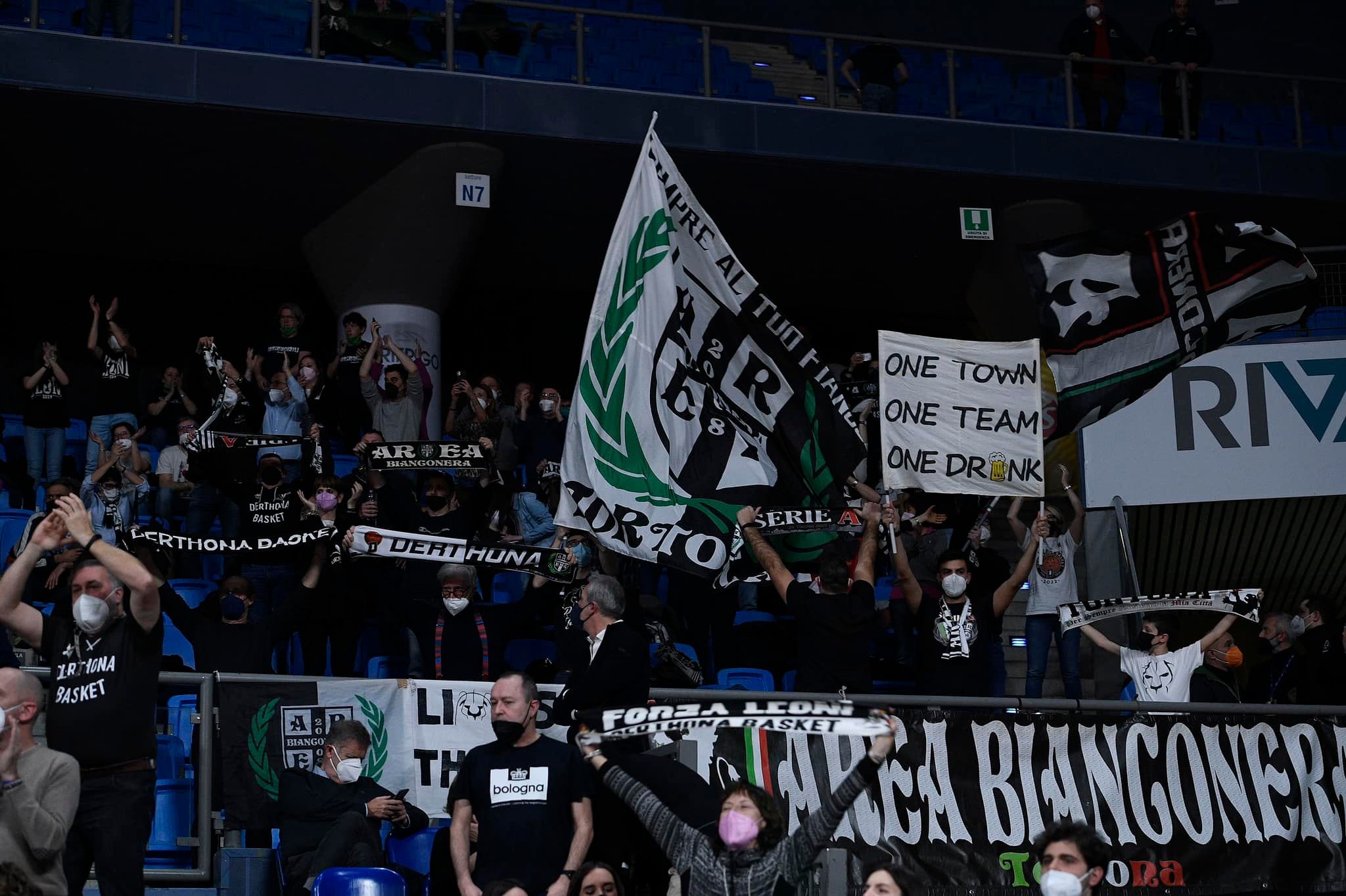 Domenica la finale Bertram Derthona-Armani Milano: ecco come prenotare il pullman per Pesaro