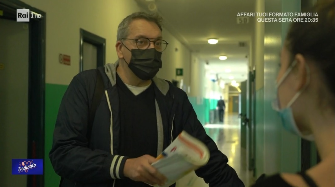 Su Rai1 una sorpresa per il prof tiktoker Sandro Marenco: il saluto e la dedica dei suoi studenti