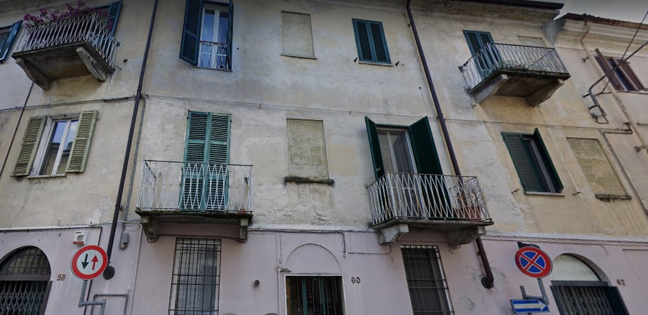 Pregiudicato e in attesa di espulsione danneggia un condominio di Casale, sindaco: “Sistema fallace”
